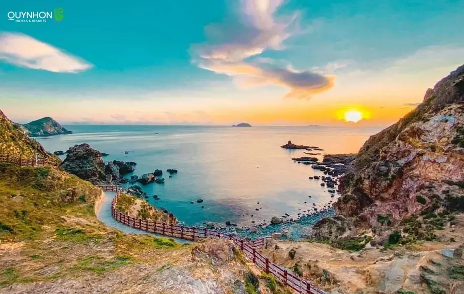 Khung cảnh Eo Gió đẹp tại Quy Nhơn